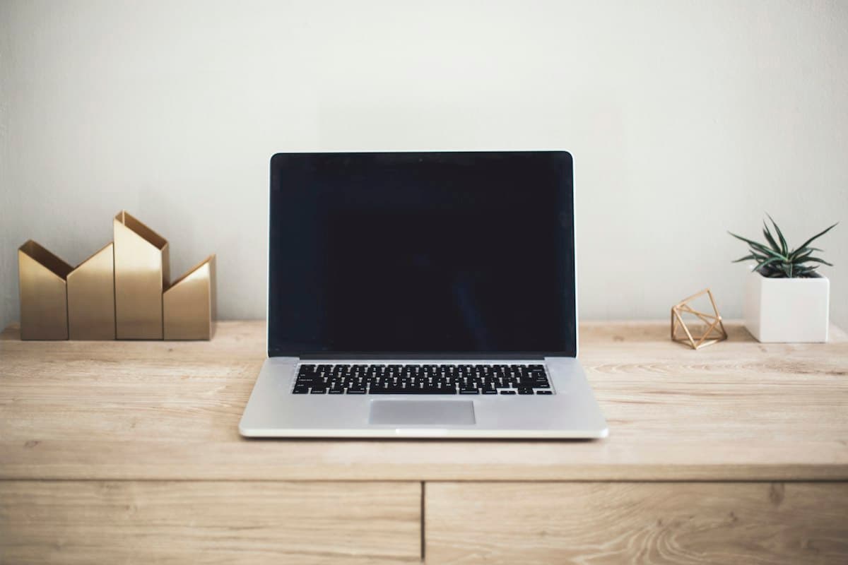 How to Rewrite a Work Email Without Losing the Deadline